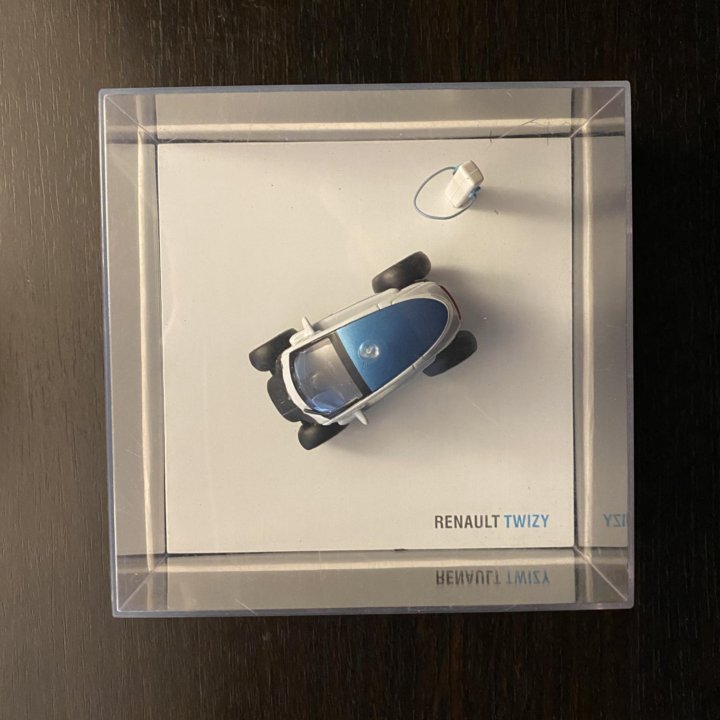 Модель Renault Twizy 1:43