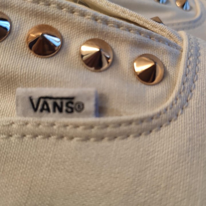 Кеды Vans 37 р. молочного цвета