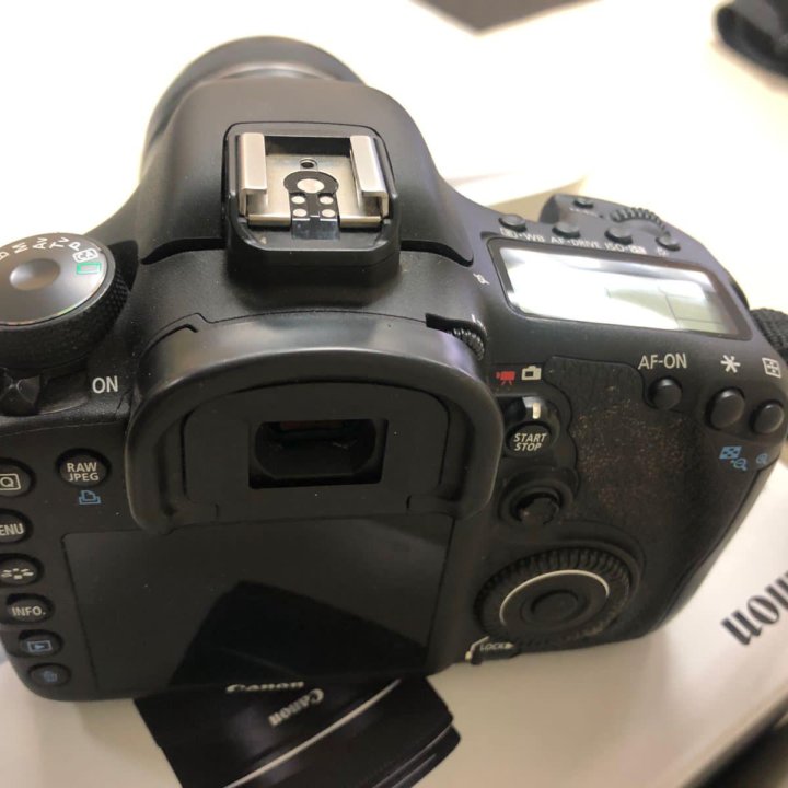 Зеркальный фотоаппарат Canon EOS 7D Kit EF-S 18-13