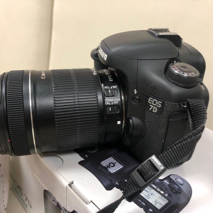 Зеркальный фотоаппарат Canon EOS 7D Kit EF-S 18-13