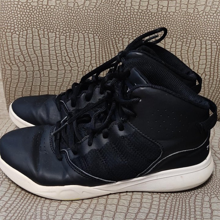 Кроссовки баскетбольные