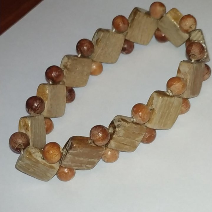 Браслет из дерева