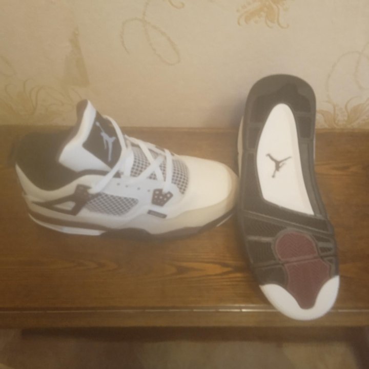 Кроссовки новые Nike Air Jordan 4 retro