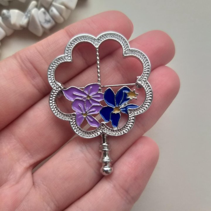 Брошь клевер