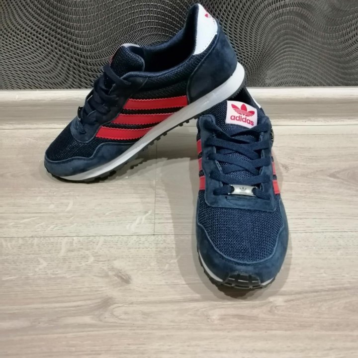 Новые кроссовки Adidas р.45