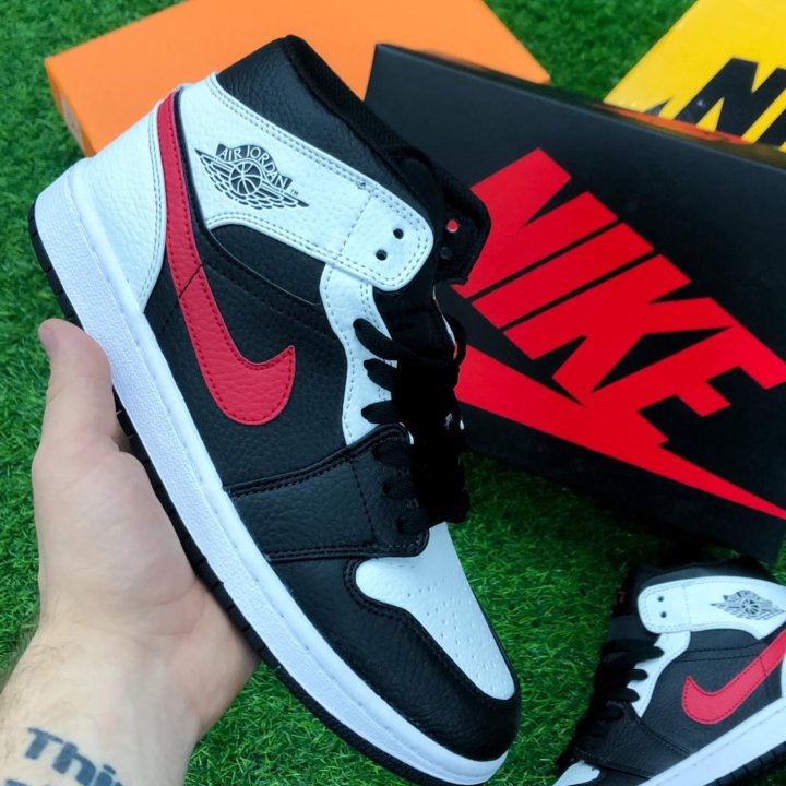 Кроссовки Nike Air Jordan 1