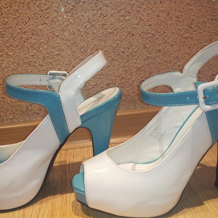 Босоножки 38