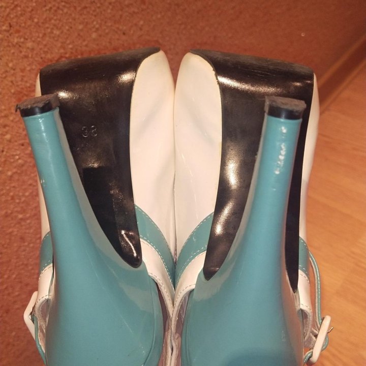 Босоножки 38