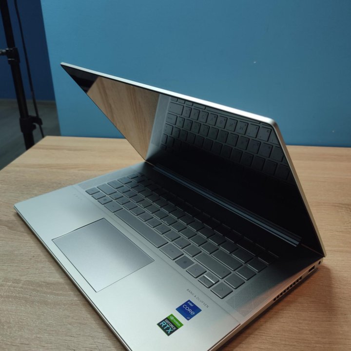 Ноутбук HP Envy 15-ep1029ur