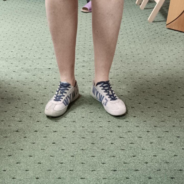 Кроссовки р 39