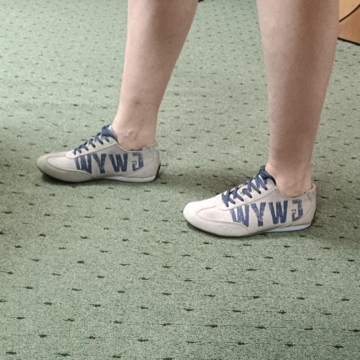 Кроссовки р 39