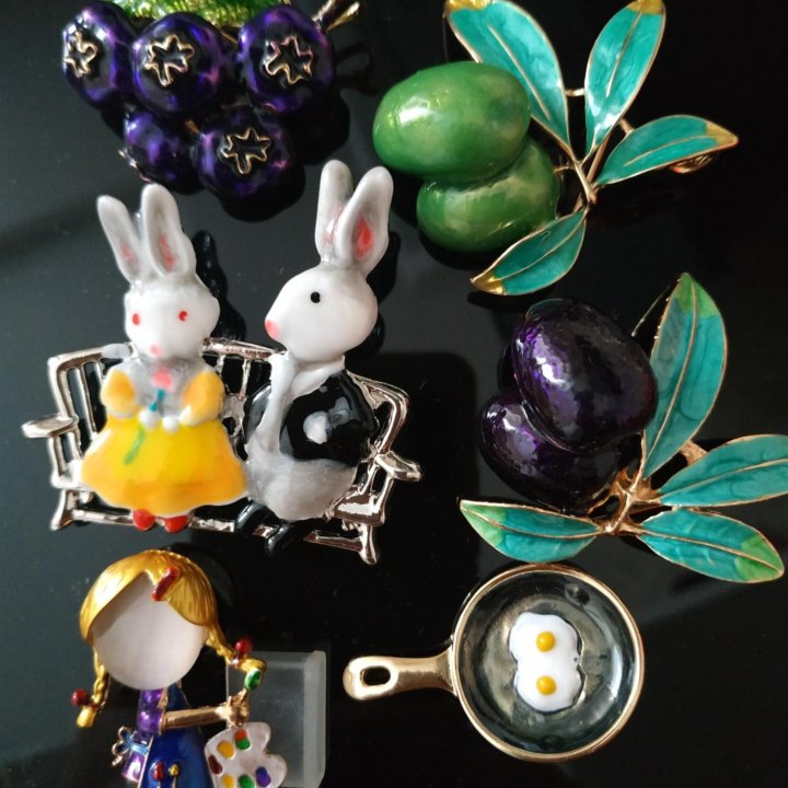 Брошь белочка