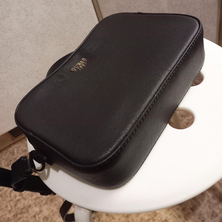 Сумка Guess кроссбоди
