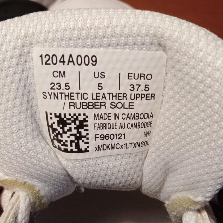 Кроссовки Asics.