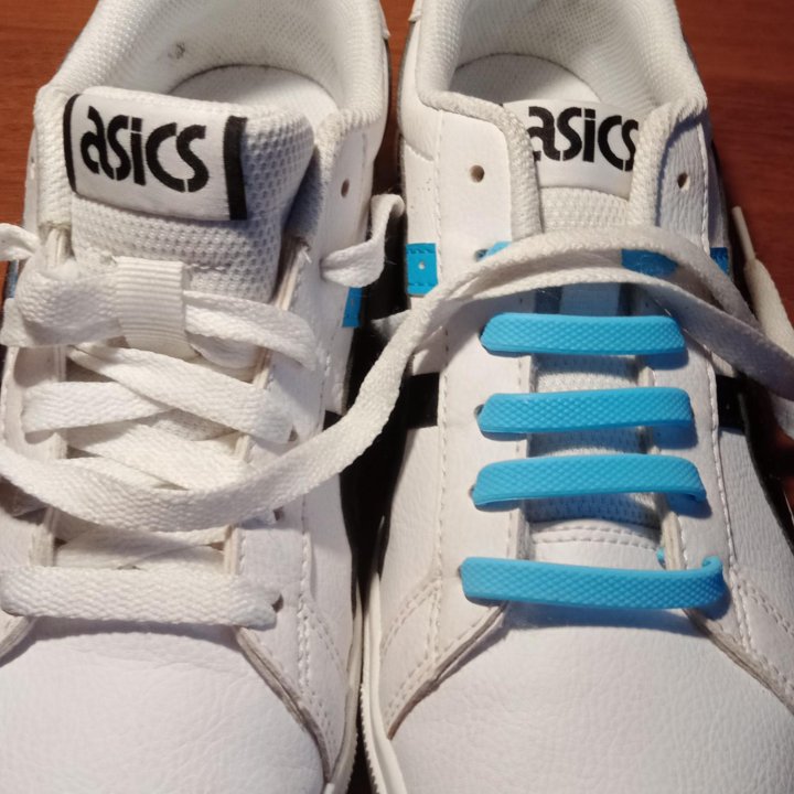Кроссовки Asics.