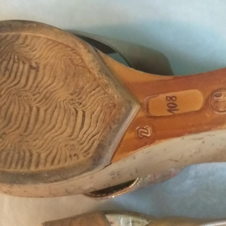 Босоножки 39