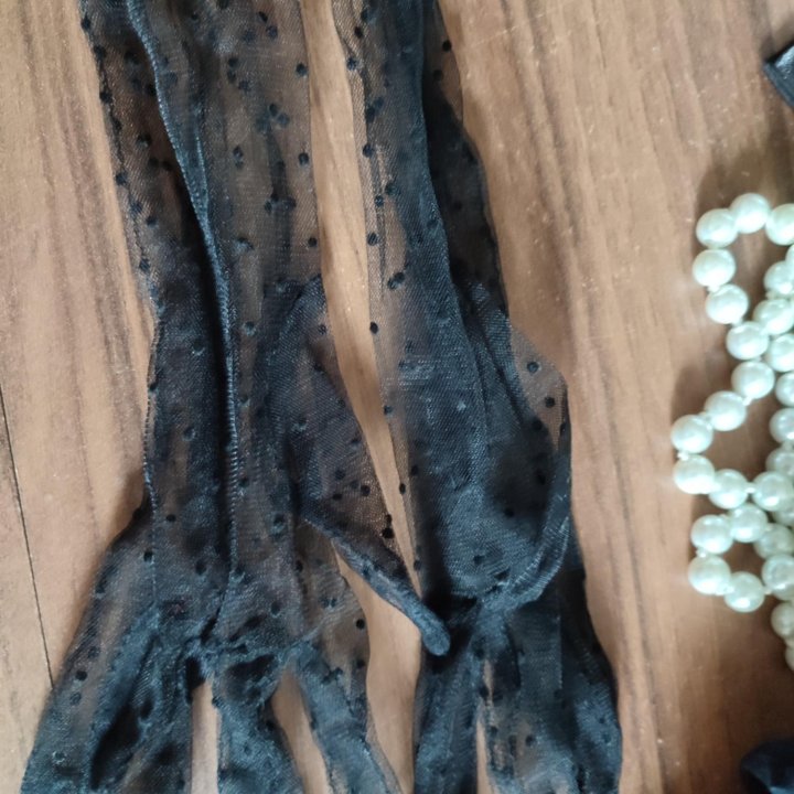 Перчатки в горошек ретро