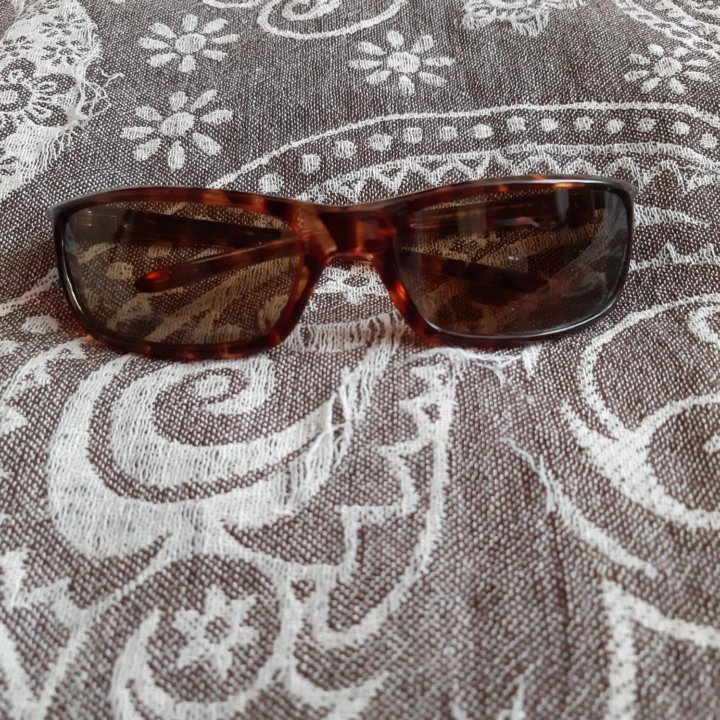 Очки солнцезащитные