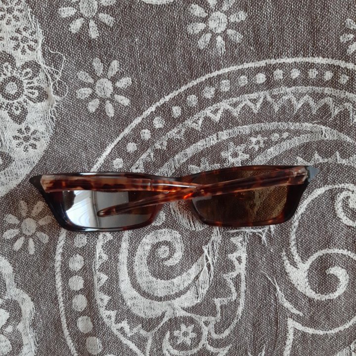 Очки солнцезащитные