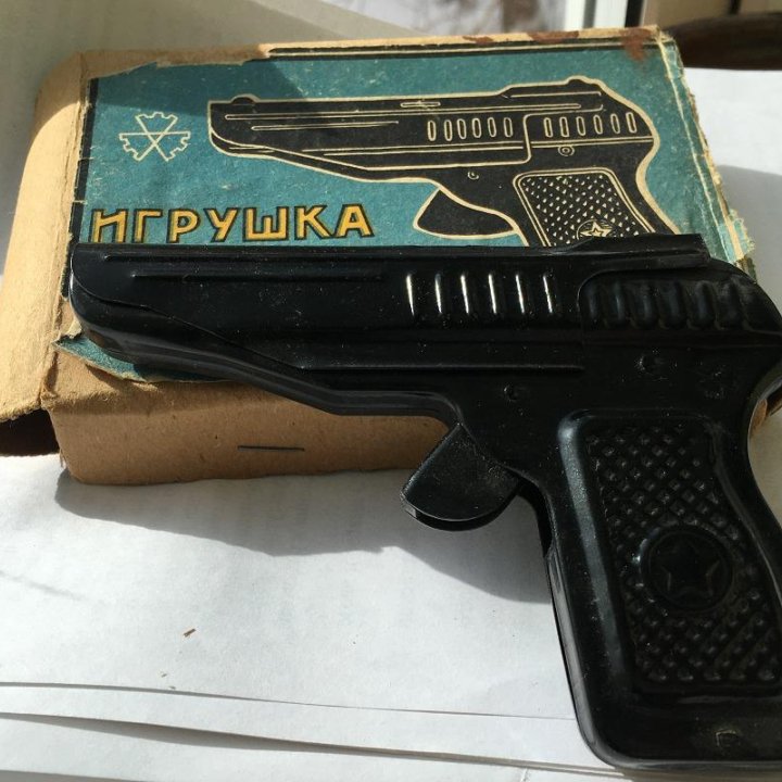 Советский винтаж: детская игрушка - пистолет