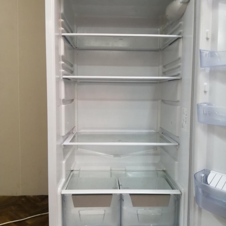 Холодильник Indesit (НОВЫЙ МОТОР-КОМПРЕССОР).