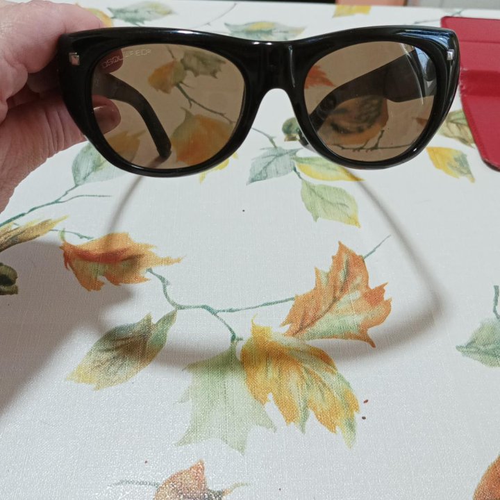 Очки солнцезащитные