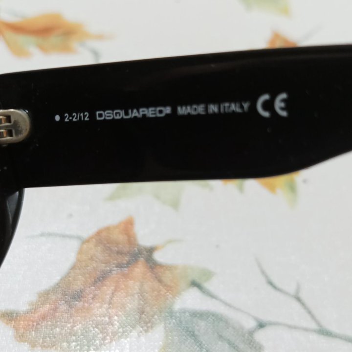 Очки солнцезащитные