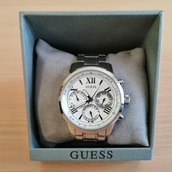 Часы Guess.