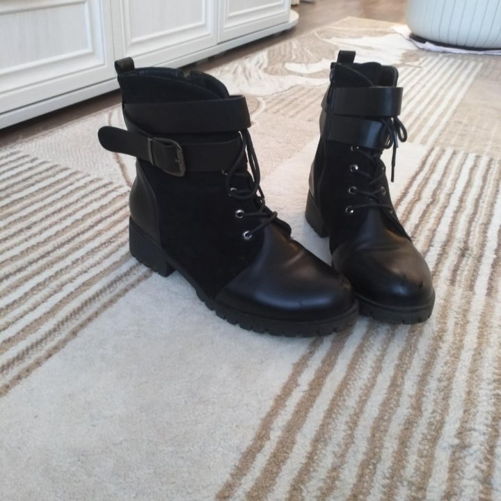 Чёрные ботинки