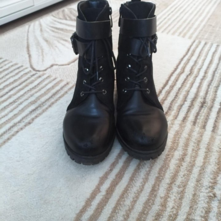 Чёрные ботинки