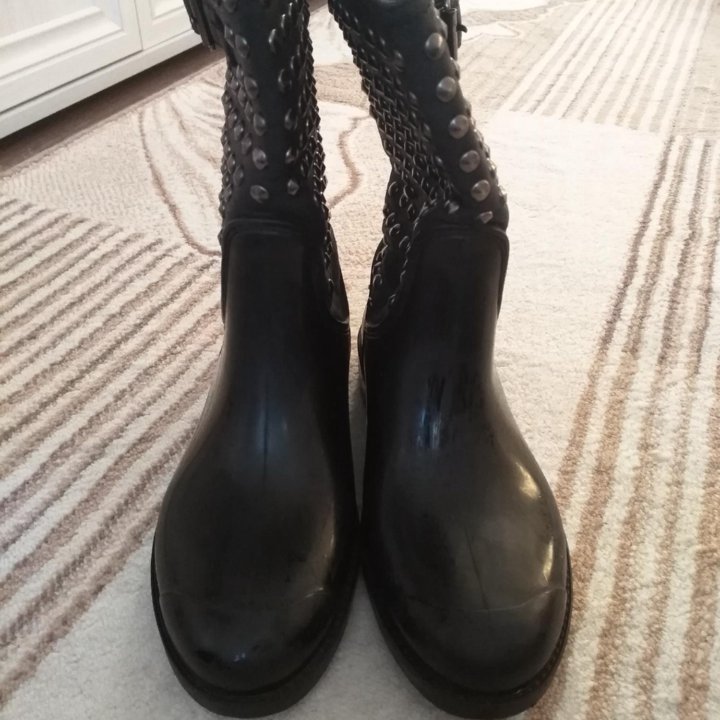 Чёрные ботинки
