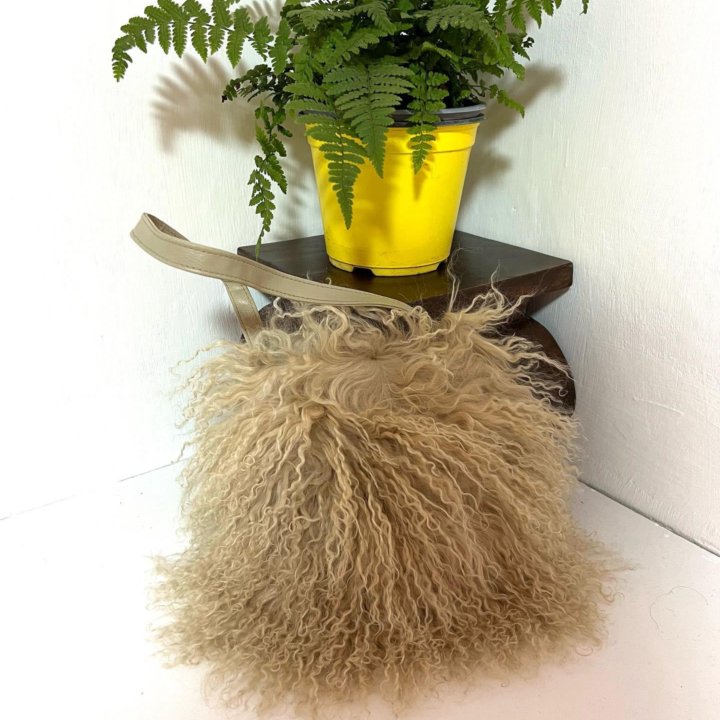 Сумка из ламы.