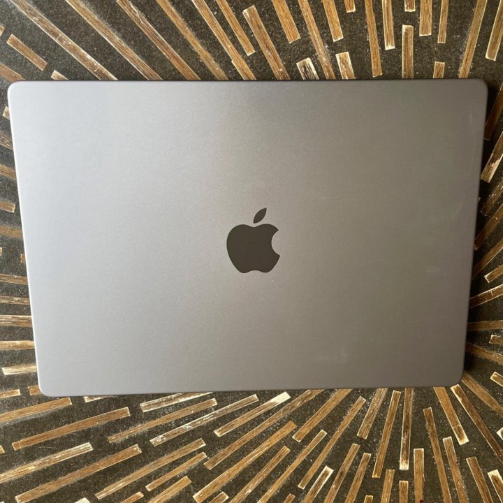 Apple MacBook Pro M1 Pro 16 GB 1TB (на гарантии)