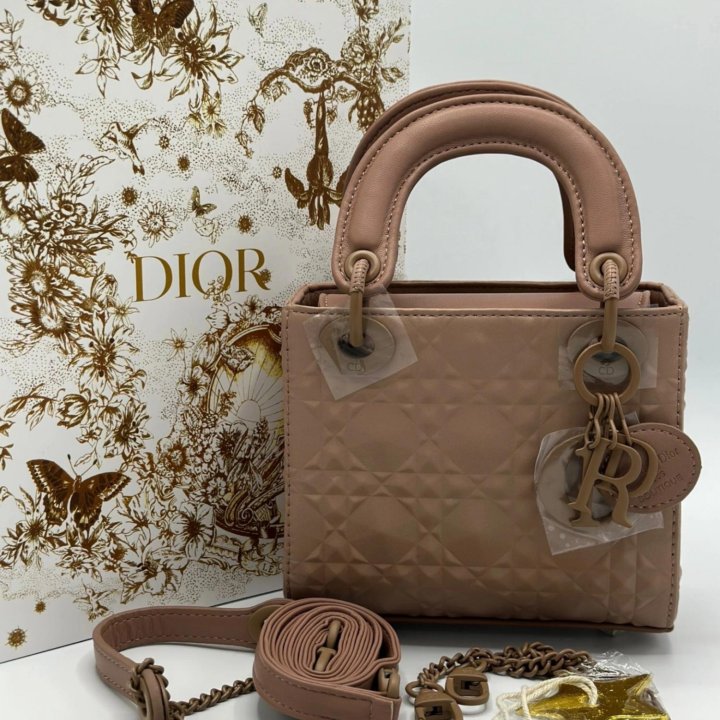 Кожаные сумки DIOR 