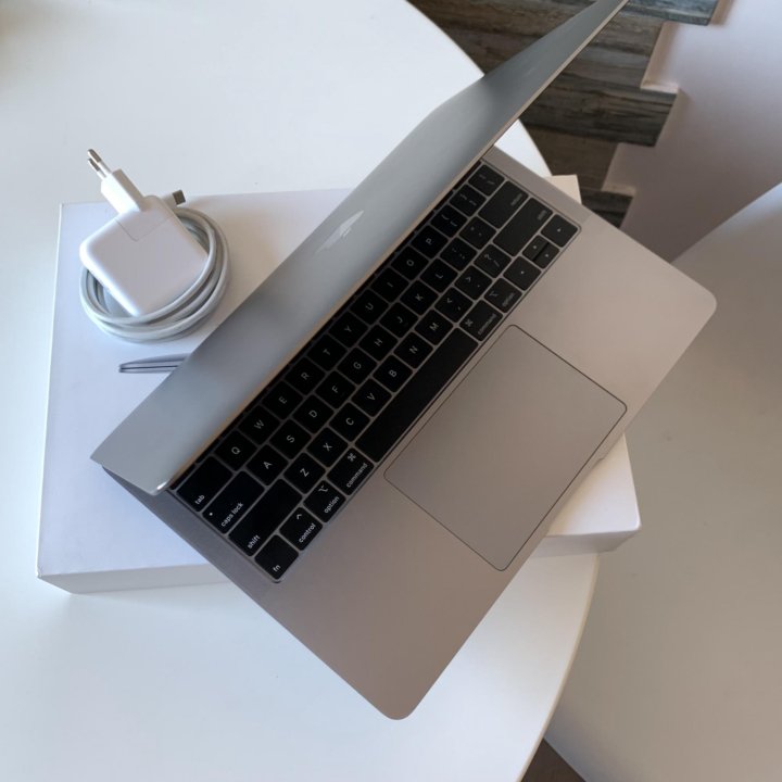 MacBook Air (Retina, 13 дюйм., 2018 г.)