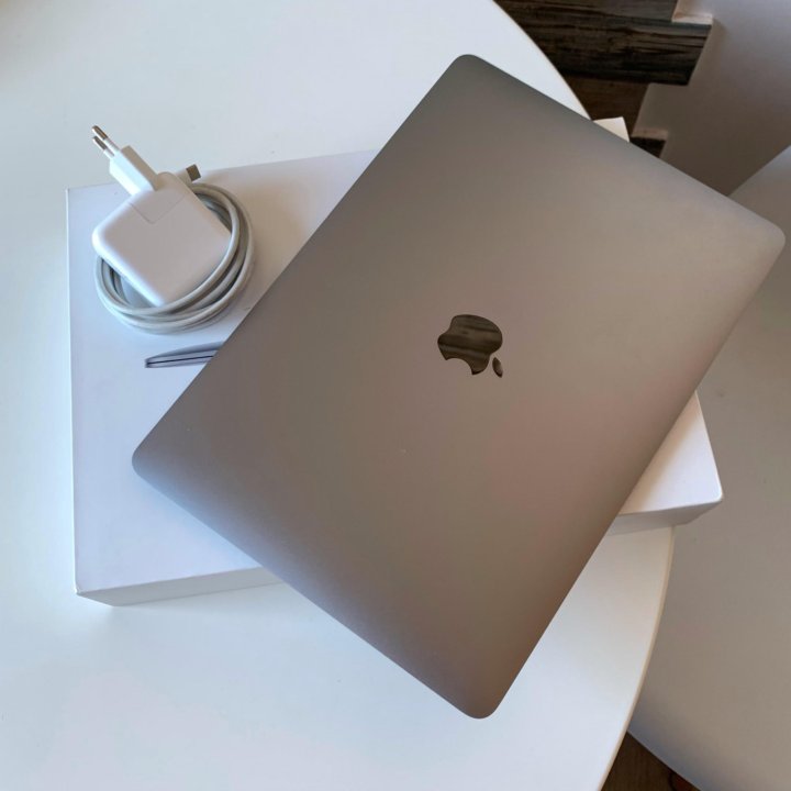 MacBook Air (Retina, 13 дюйм., 2018 г.)