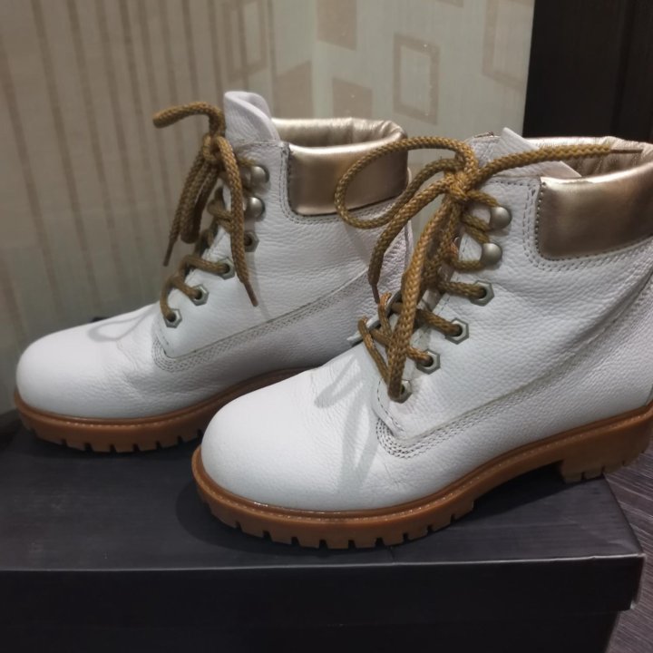 Женские ботинки