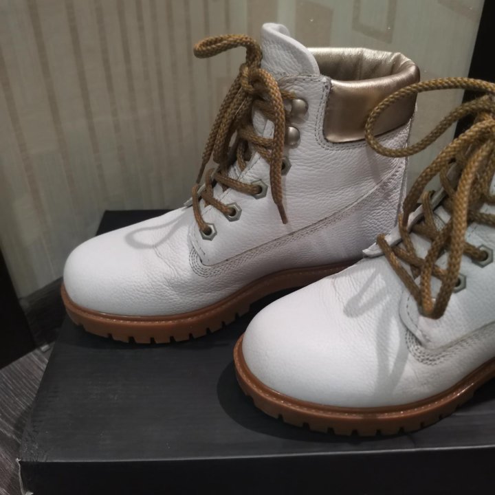 Женские ботинки