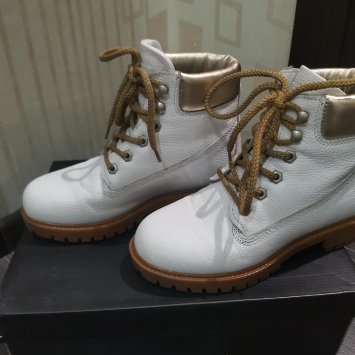 Женские ботинки