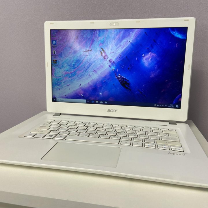 Белый Acer Intel i3-5005U/8 гб озу,SSD