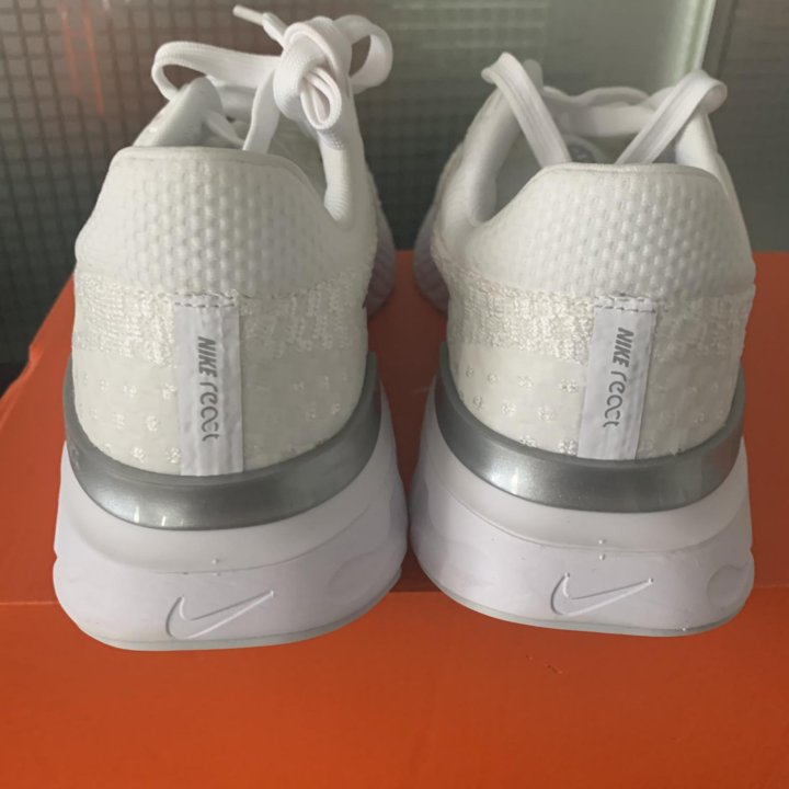 Nike кроссовки