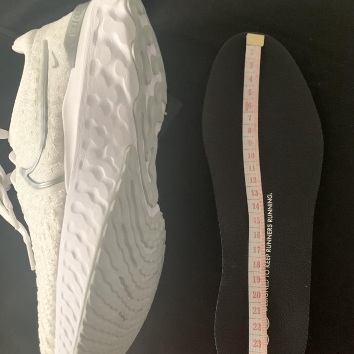 Nike кроссовки