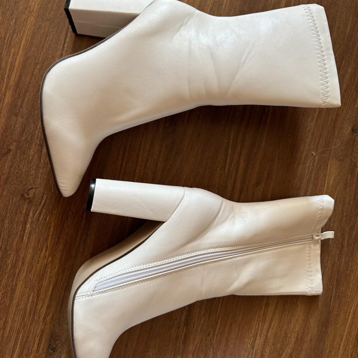 Белые ботильоны Shein