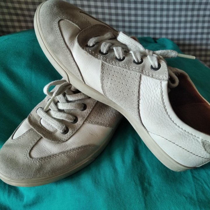 Кроссовки,39