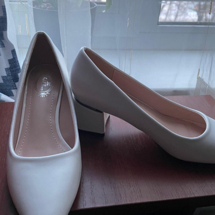 Туфли лодочки.