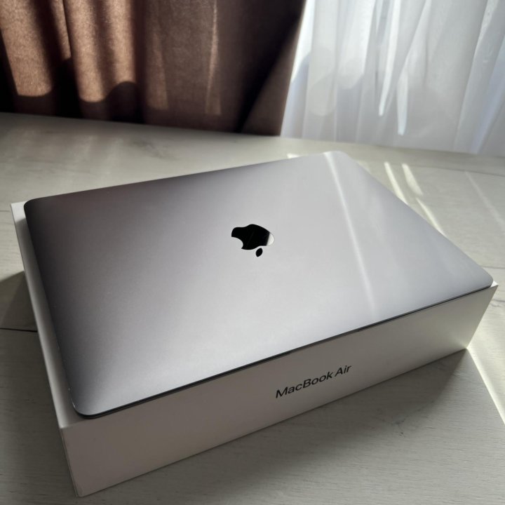 MacBook Air 2020 256ГБ