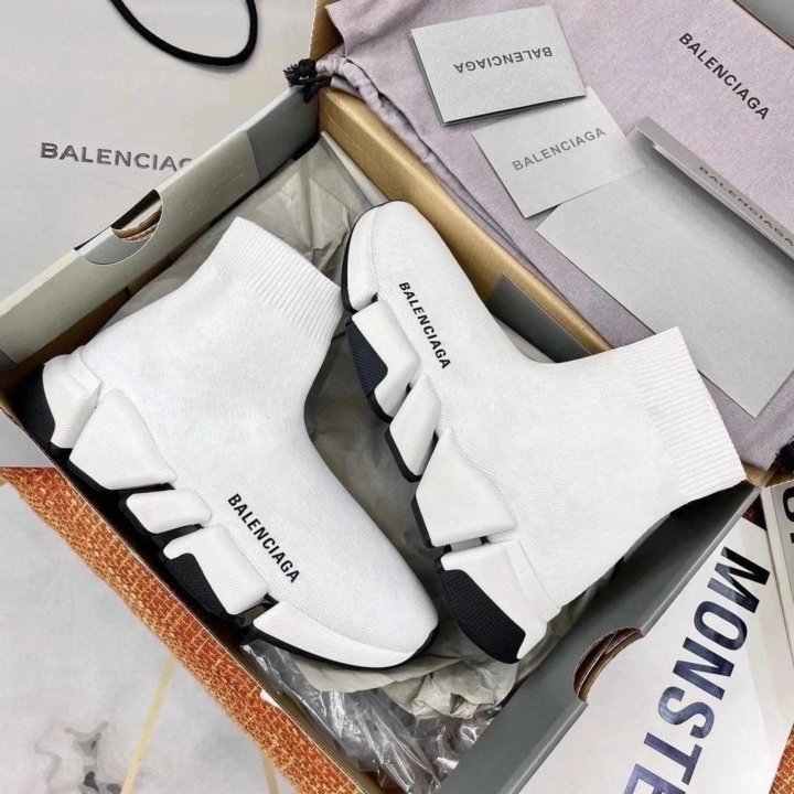 Кроссовки весна