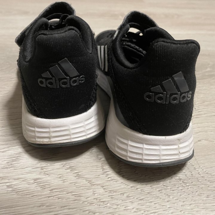 Кроссовки Adidas