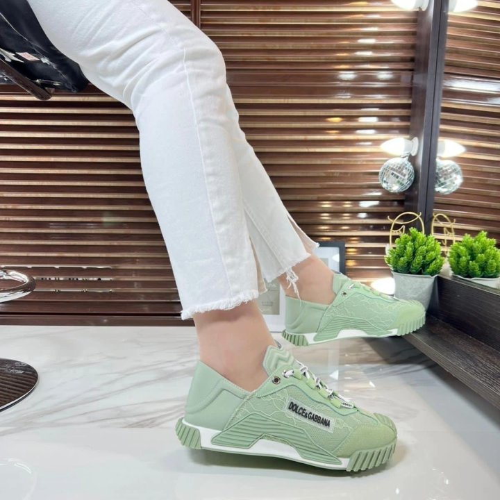 Кроссовки весна