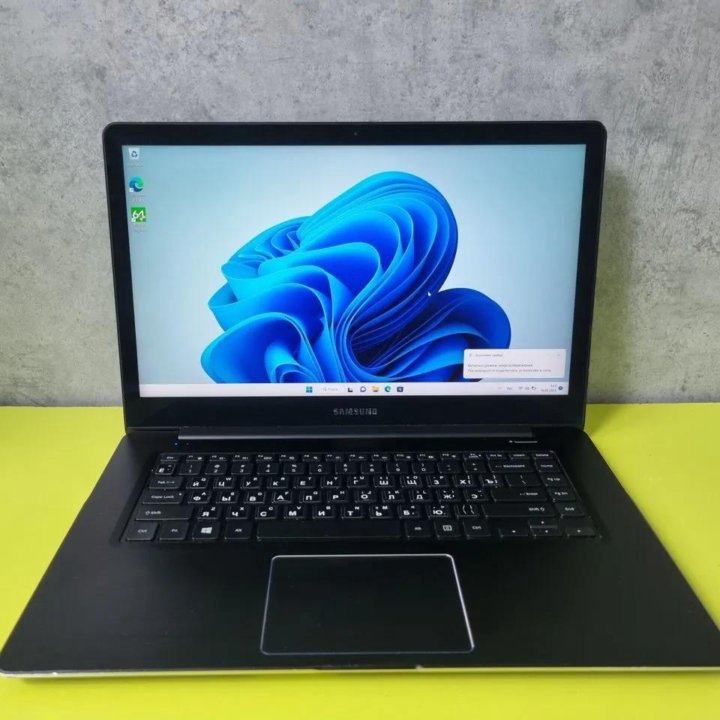 Ноутбук Samsung np940z5l i7-6700HQ/GTX 950M 2GB